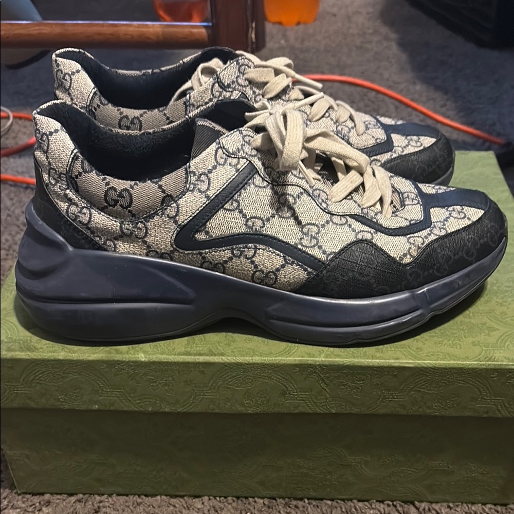Gucci dark blue and crème rhython Sneakers